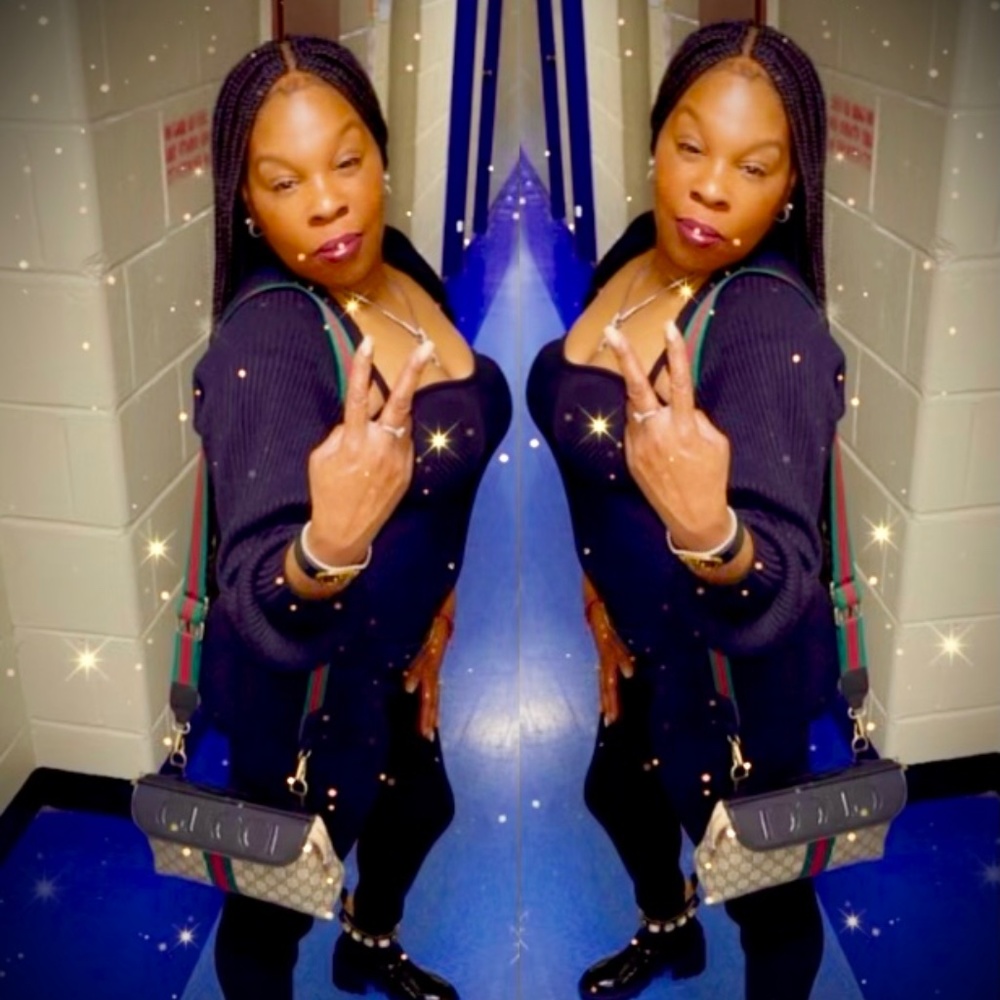 Meet your Posher, Malika